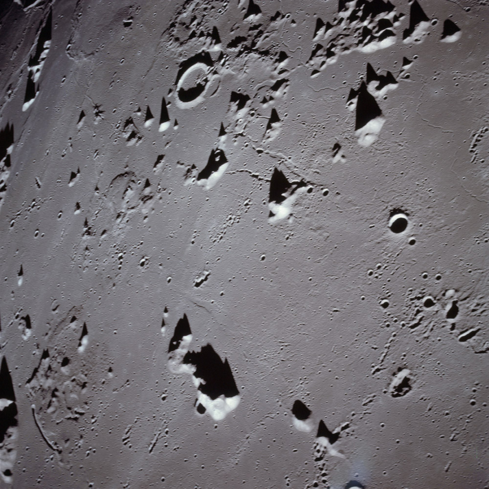 AS17-151-23268